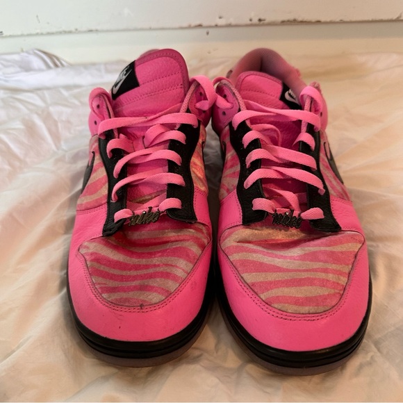 Nike Men’s Pink & Black Zebra Print Sneakers - Picture 5 of 10